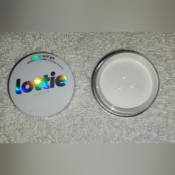 Lottie London Ready Set Go Loose powder (True Translucent) - Picture 2 of 3